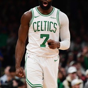 开云-出人意料！杰伦·布朗发推庆祝：在空档年取得50胜