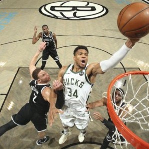 开云体育下载-生涯代表作！字母哥能就此成为季后赛超巨吗？