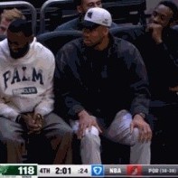 开云官网-字母弟谈个人首秀：梦想成真 看到我的兄长们在场边 太不可思议了