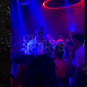 😉色即是空？文班深夜现身东京夜店🌈玩耍了一个半小时